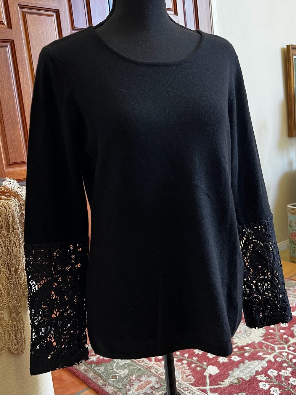 Neiman Marcus Black Top Sleeve Lace, 100% Cashmere, Size M